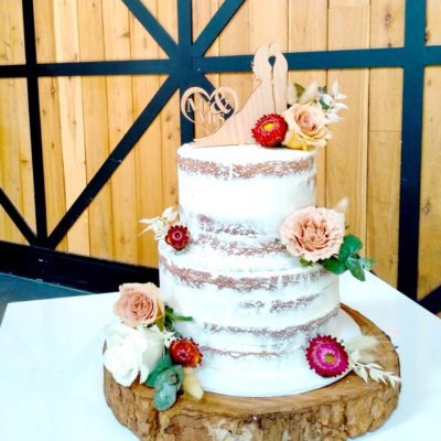 Mr & Mrs cake topper